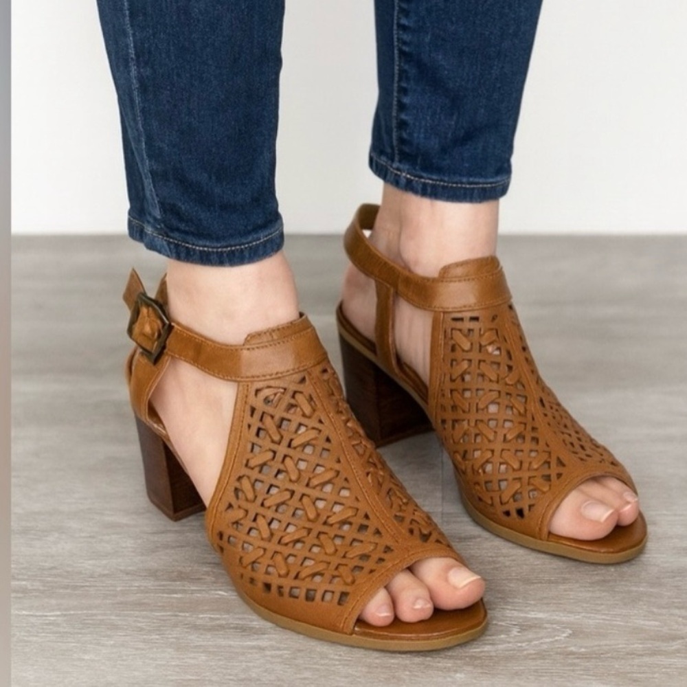 Franco Sarto Harlet 3 Leather Cutout Sandals Block Heel Open Toe Size:8.5M.